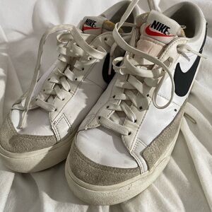 NIKE White and Black Women's Sneakers